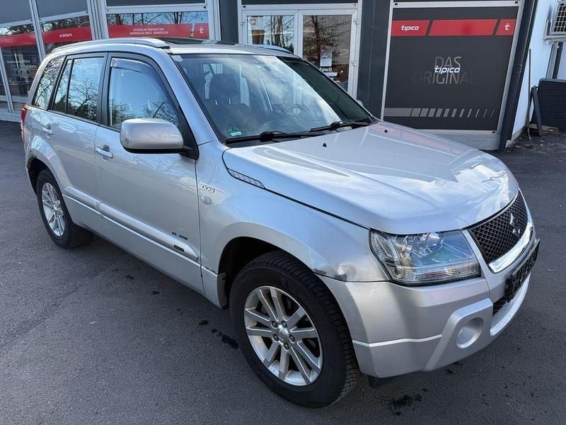 Gebraucht Suzuki Grand Vitara 129 PS (94 kW) 2009 Silber SUV