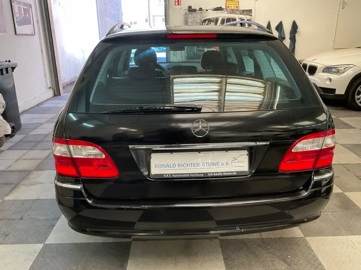 Gebraucht Mercedes E320 Avantgarde 224 PS (164 kW) 2006 Schwarz Limousine
