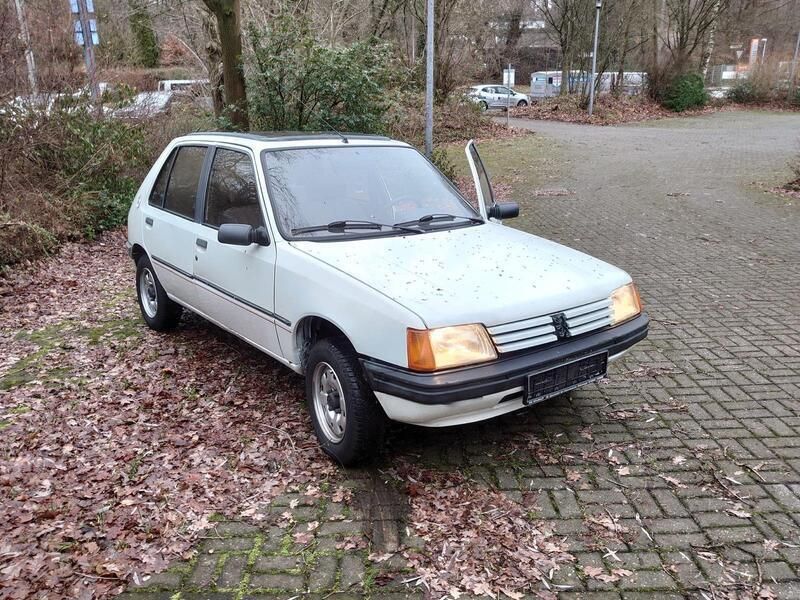 Weiß Gebraucht 1987 Peugeot 205 Kleinwagen | 2.500 € - Bild 1/4