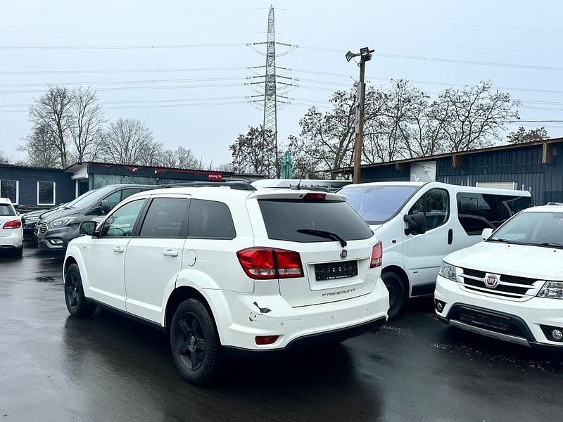 Gebraucht Fiat Freemont 170 PS (125 kW) 2012 Weiß SUV