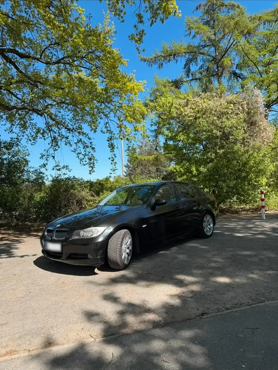 Gebraucht BMW 320 163 PS (119 kW) 2007 Schwarz Limousine