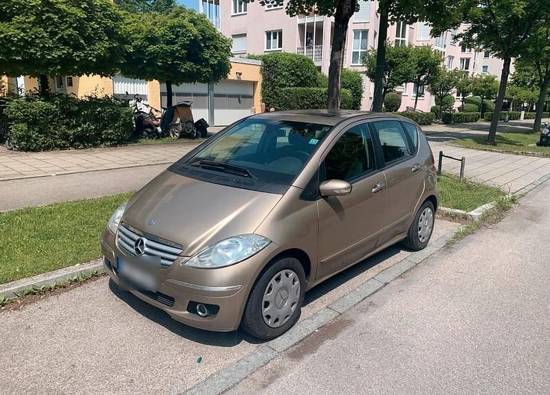 Gelb Gebraucht 2004 Mercedes A180 Kleinwagen | 1.100 € (Fairer Preis) - Bild 1/4