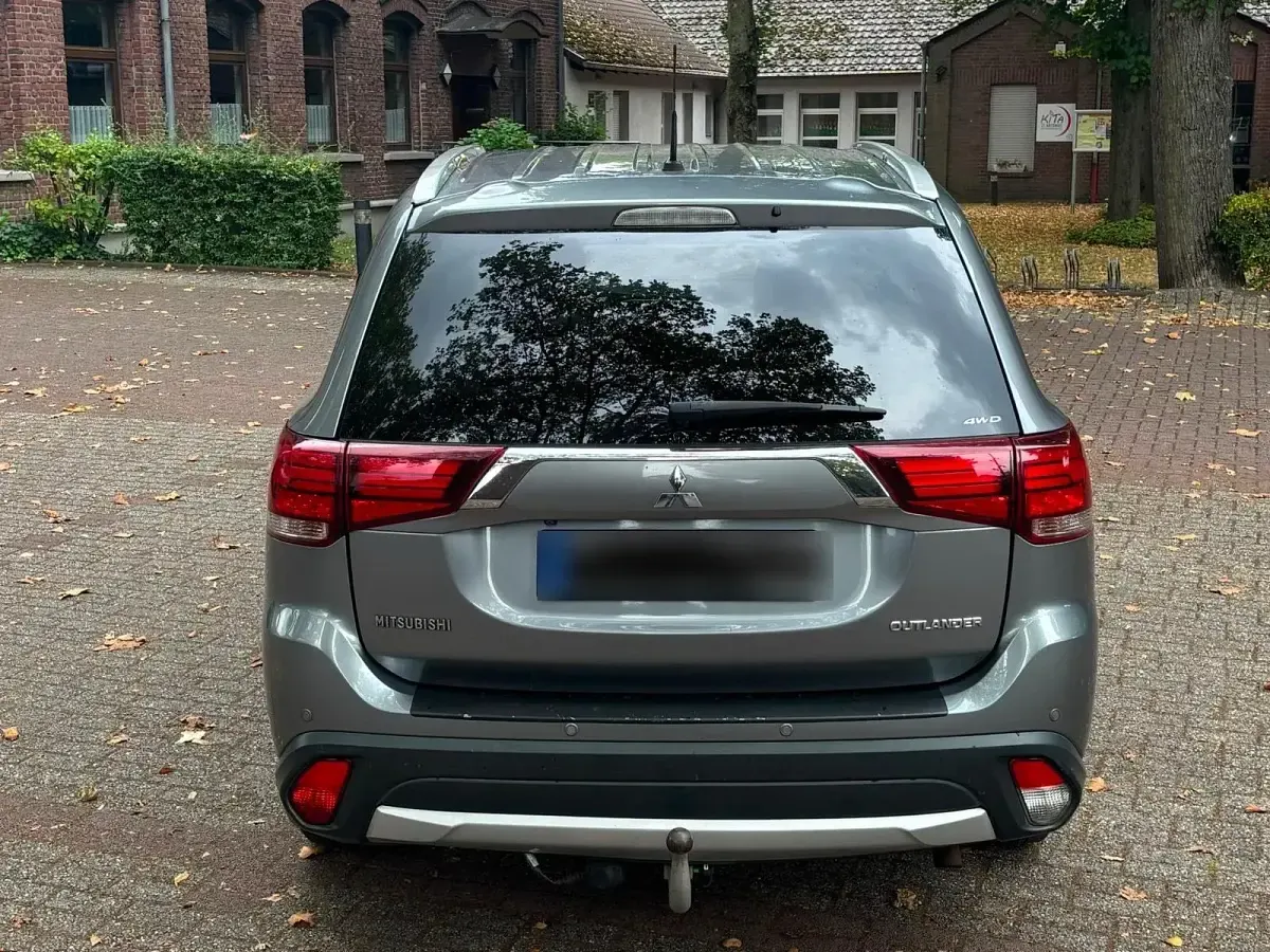 Gebraucht Mitsubishi Outlander 150 PS (110 kW) 2016 Grau SUV