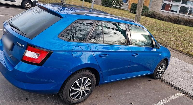 Gebraucht Skoda Fabia Drive 90 PS (66 kW) 2017 Blau Kombi