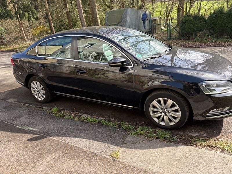 Gebraucht VW Passat Edition 150 PS (110 kW) 2014 Schwarz Limousine