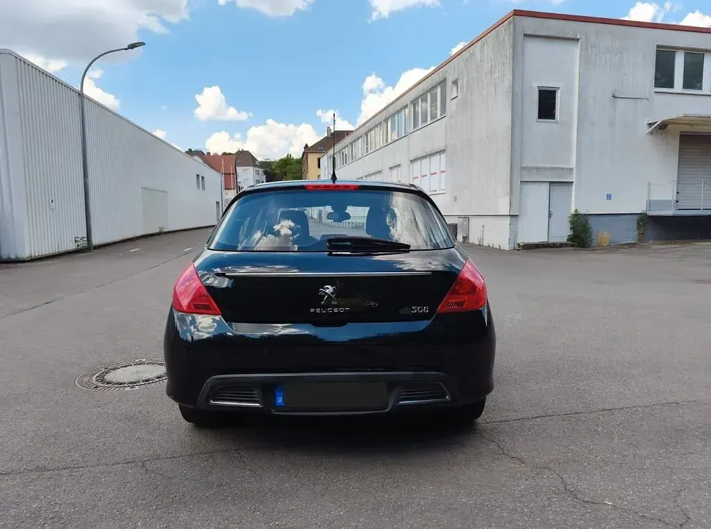 Gebraucht Peugeot 308 Premium 120 PS (88 kW) 2011 Schwarz Limousine