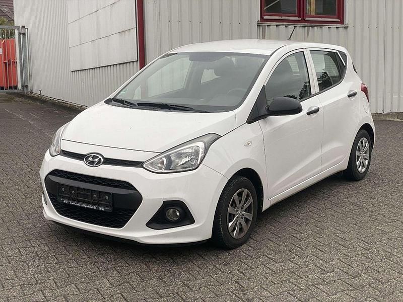Weiß Gebraucht 2015 Hyundai i10 Classic Kleinwagen | 4.995 € (Fairer Preis) - Bild 1/3