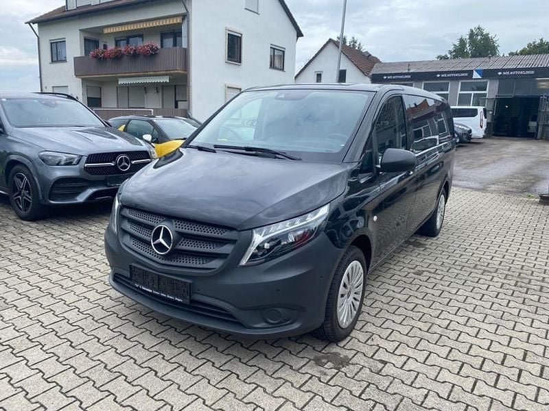 Schwarz Gebraucht 2024 Mercedes Vito Van / Kleinbus | 42.721 € - Bild 1/4