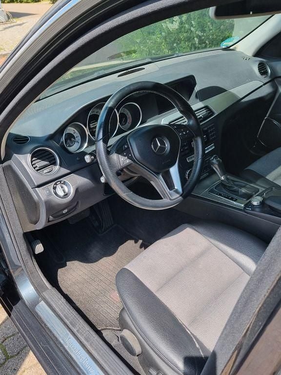 Schwarz Gebraucht 2012 Mercedes C200 Avantgarde Limousine | 8.500 € (Superpreis) - Bild 1/4