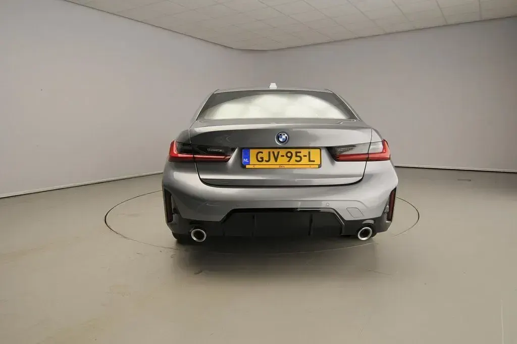 Gebraucht BMW 320e M Sport 204 PS (150 kW) 2024 Grau Limousine