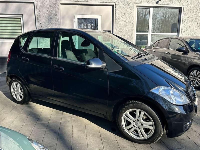 Gebraucht Mercedes A180 116 PS (85 kW) 2010 Schwarz Kleinwagen