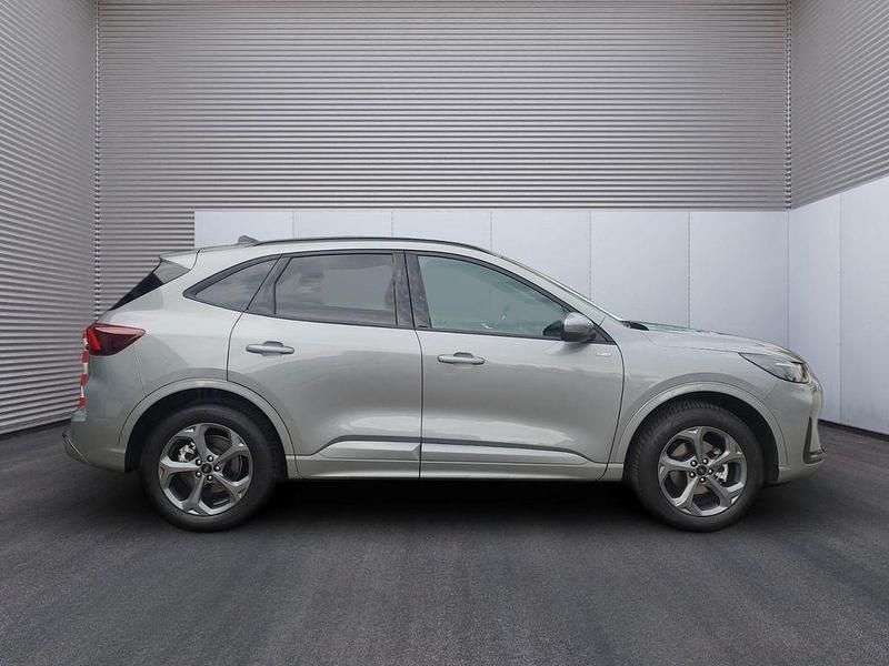 Gebraucht Ford Kuga 184 PS (135 kW) 2024 Silber SUV
