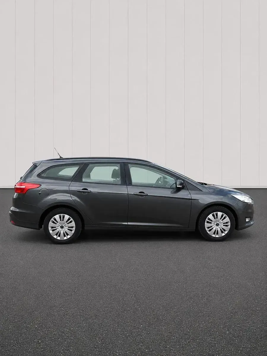 Gebraucht Ford Focus 125 PS (91 kW) 2016 Schwarz Kombi