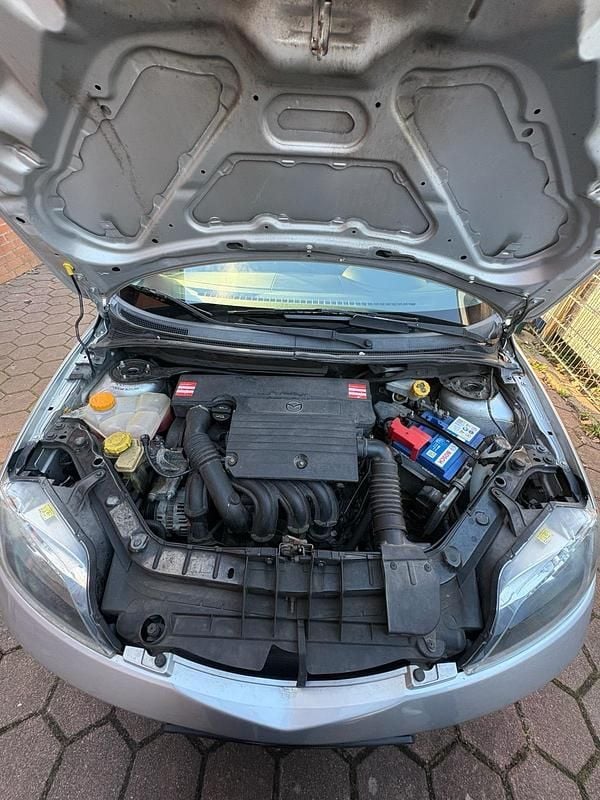 Gebraucht Mazda 2 80 PS (58 kW) 2004 Silber Kleinwagen