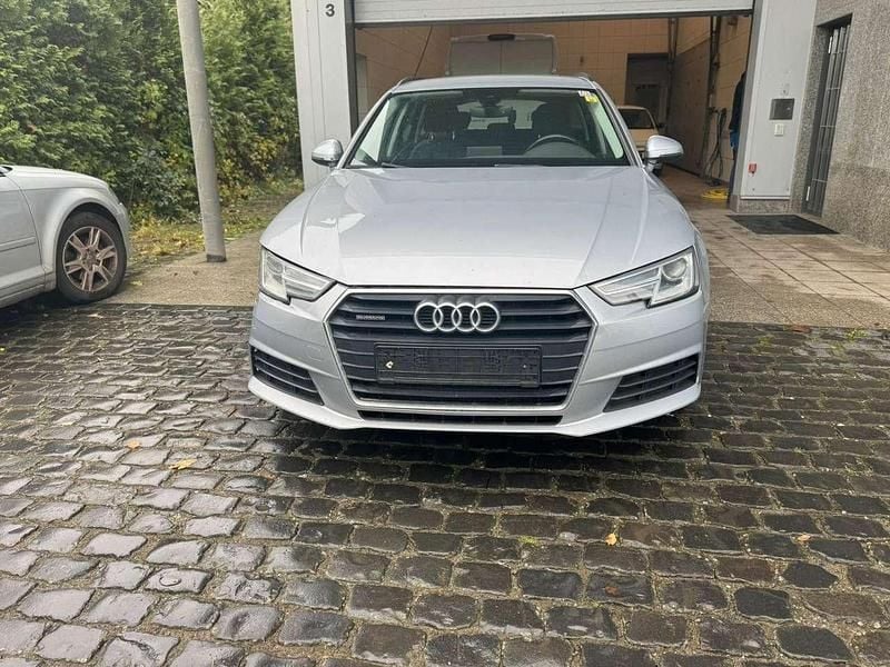 Silber Gebraucht 2016 Audi A4 Basis Kombi | 9.500 € (Guter Preis) - Bild 1/4