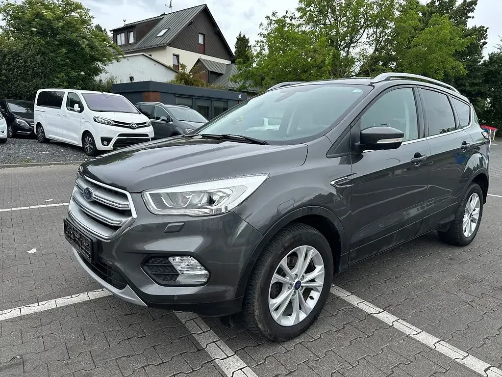 Gebraucht Ford Kuga Titanium 150 PS (110 kW) 2018 Grau SUV