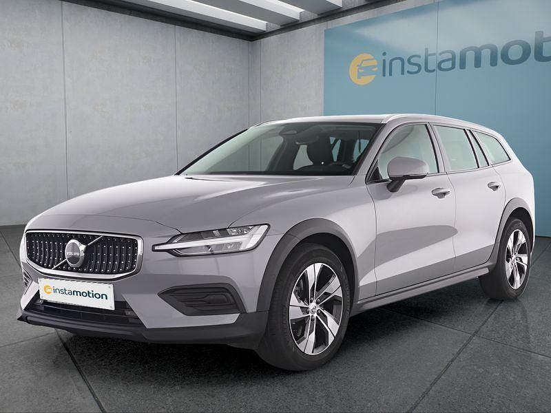 Grau Gebraucht 2024 Volvo V60 CC Kombi | 40.549 € (Guter Preis) - Bild 1/4