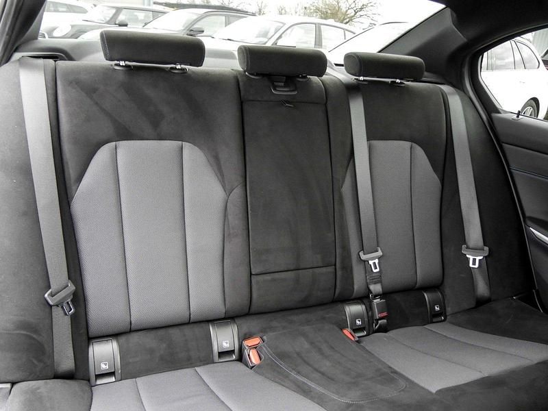 Gebraucht BMW 320 M Sport 190 PS (139 kW) 2025 Weiß Limousine