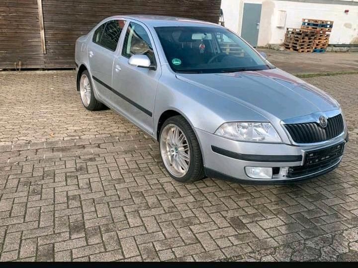 Grau Gebraucht 2008 Skoda Octavia Limousine | 3.799 € (Fairer Preis) - Bild 1/4