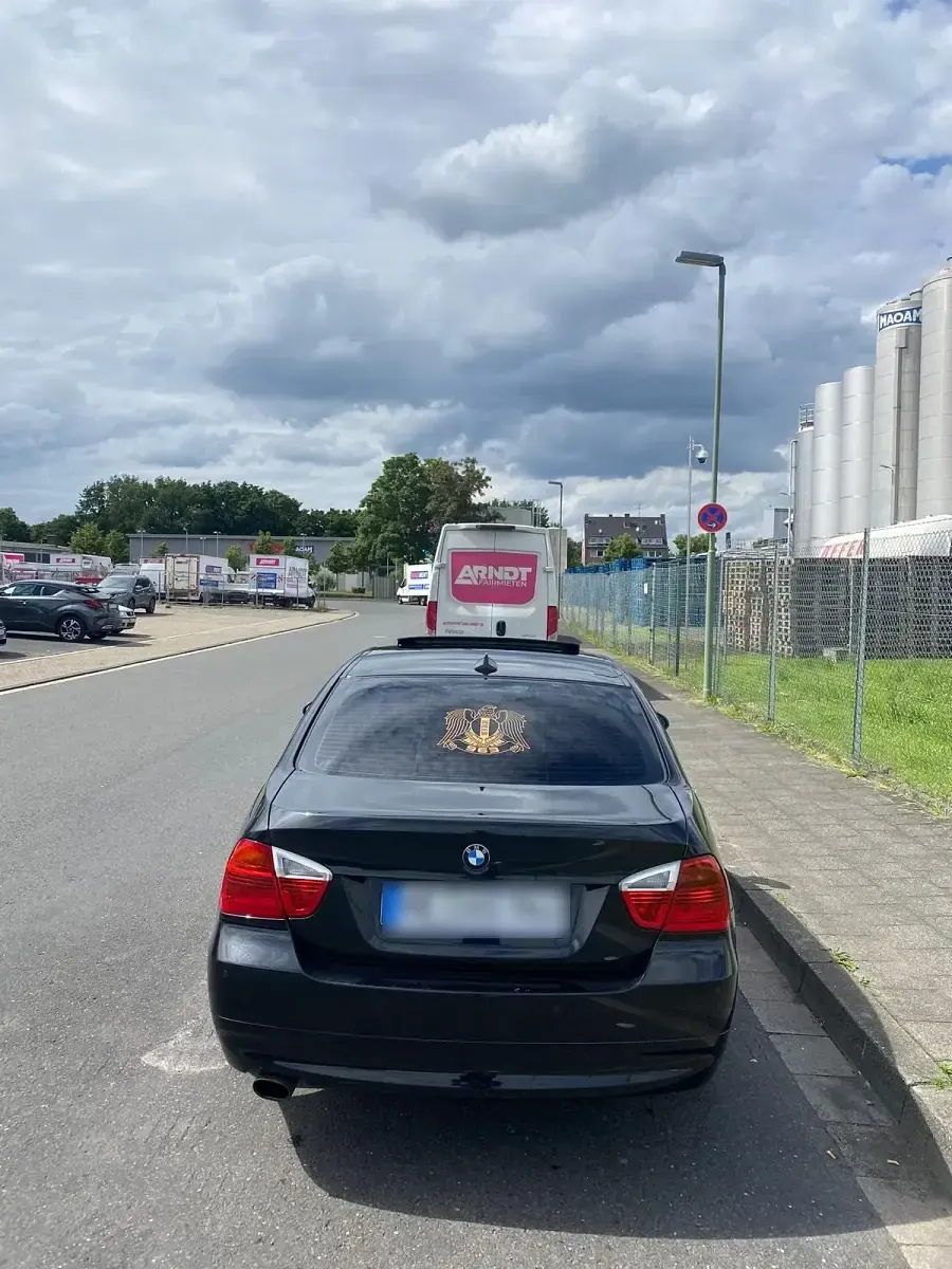 Gebraucht BMW 320 177 PS (130 kW) 2008 Schwarz Limousine