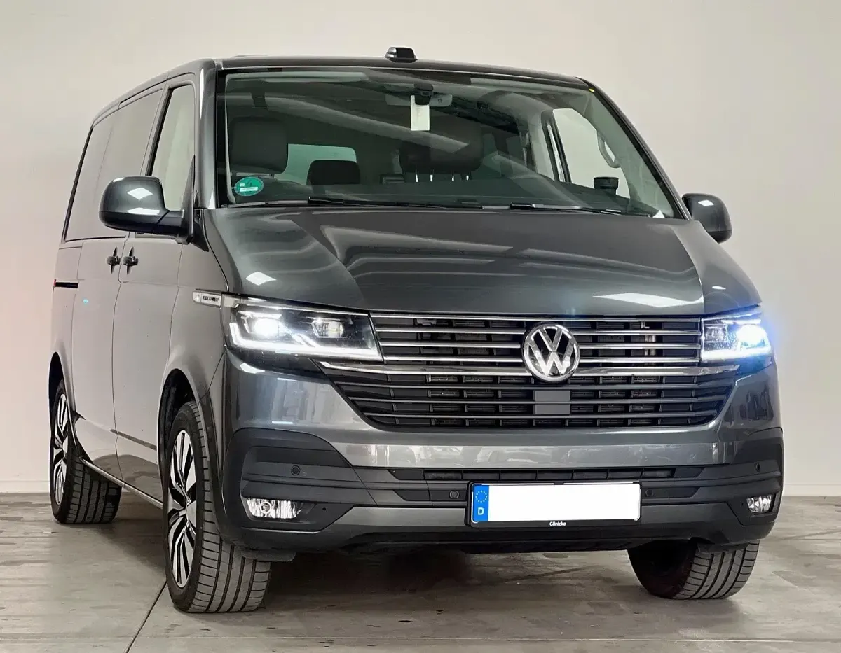Gebraucht VW Multivan 150 PS (110 kW) 2021 Grau Van / Kleinbus