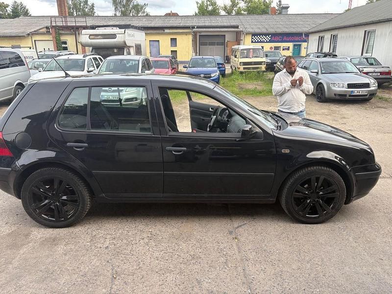 Schwarz Gebraucht 2002 VW Golf IV Trendline Limousine | 1.650 € (Guter Preis) - Bild 1/4