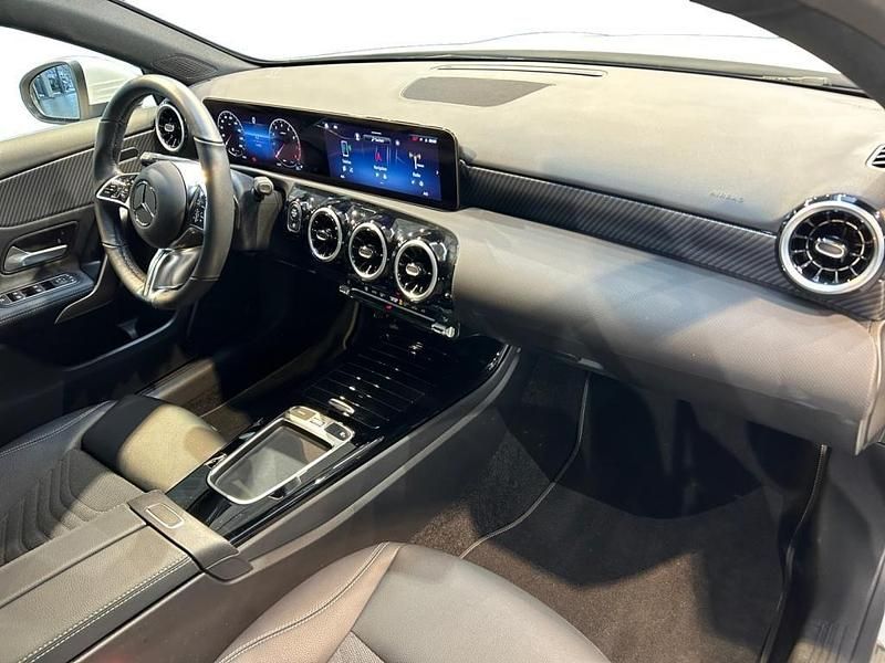 Gebraucht Mercedes A200 Progressive 163 PS (119 kW) 2024 Weiß Limousine