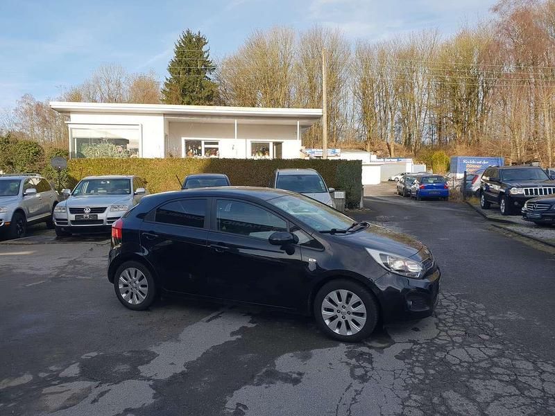 Gebraucht Kia Rio 75 PS (55 kW) 2014 Schwarz Limousine
