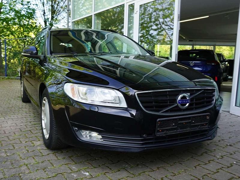 Gebraucht Volvo V70 136 PS (100 kW) 2015 Black solid (stone) / solid Kombi