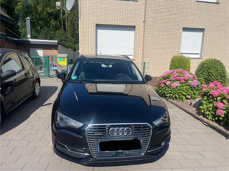 Schwarz Gebraucht 2016 Audi A3 e-tron Comfort Kleinwagen | 15.000 € (Teuer) - Bild 1/4