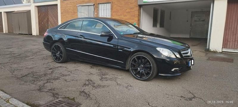 Schwarz Gebraucht 2010 Mercedes E350 Coupé | 8.800 € (Guter Preis) - Bild 1/4