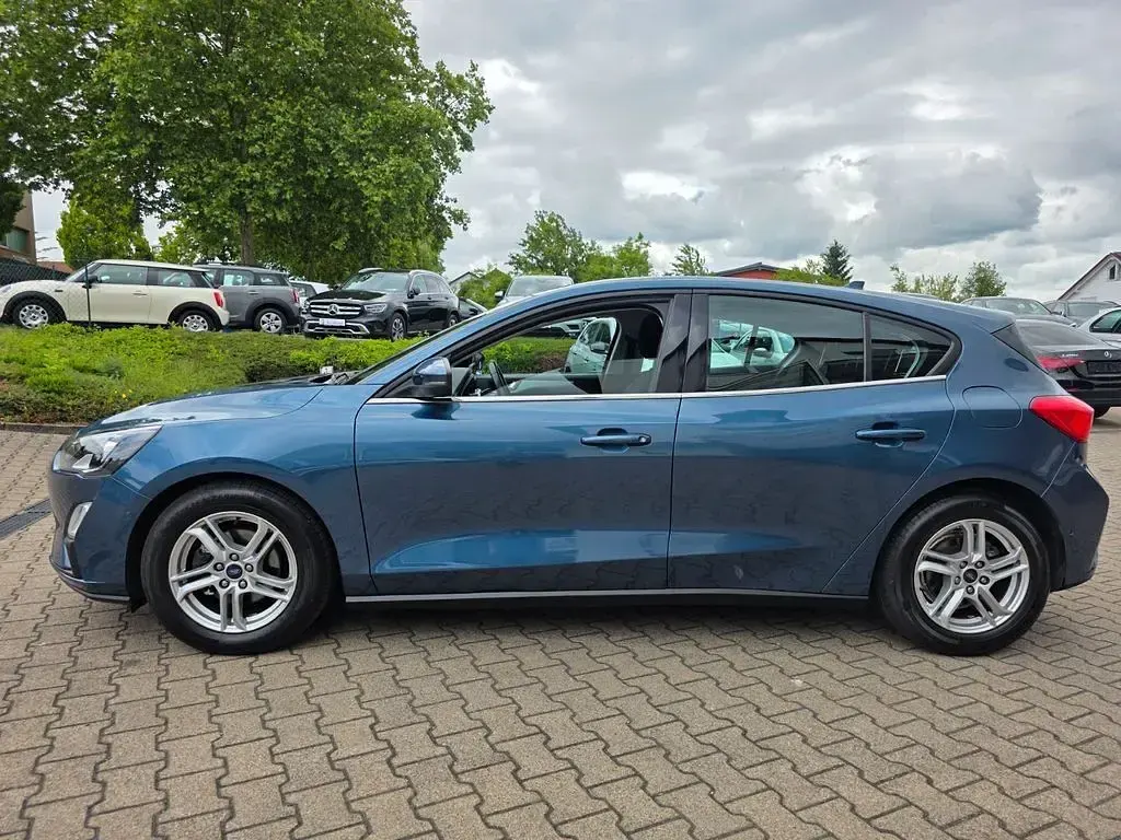 Gebraucht Ford Focus Cool & Connect 120 PS (88 kW) 2020 Chromablau metallic Limousine