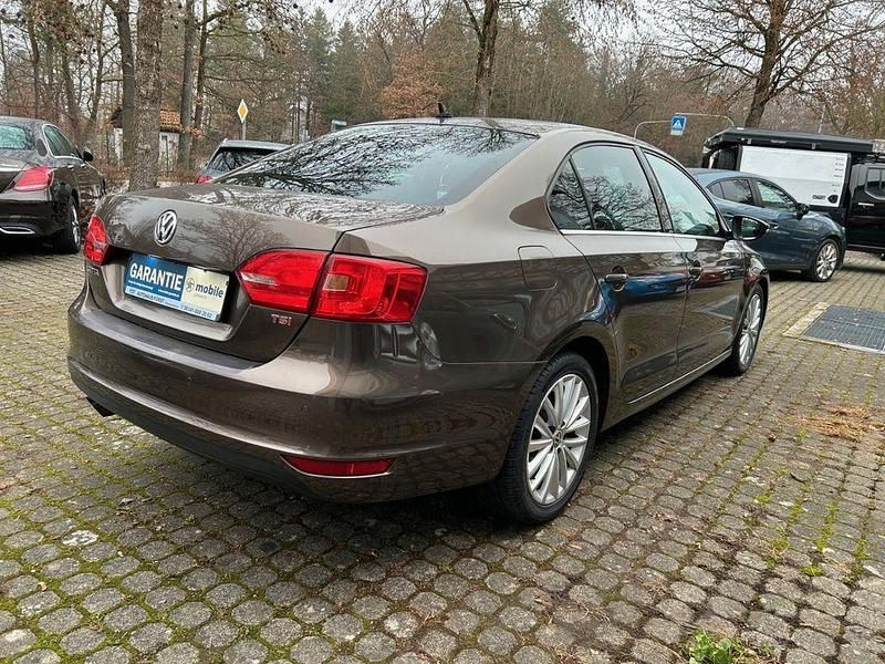Gebraucht VW Jetta Highline 160 PS (117 kW) 2012 Braun Limousine