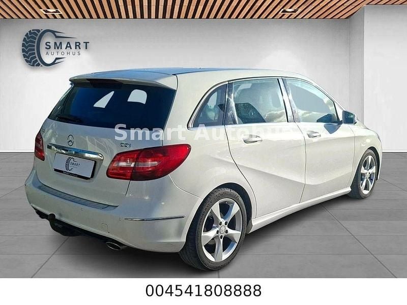 Gebraucht Mercedes B180 109 PS (80 kW) 2014 Weiß Van / Kleinbus