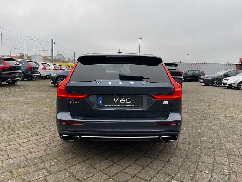 Gebraucht Volvo V60 Plus 349 PS (256 kW) 2022 Blau Kombi
