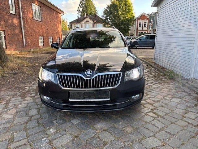 Schwarz Gebraucht 2014 Skoda Superb Exclusive Kombi | 7.000 € (Superpreis) - Bild 1/4
