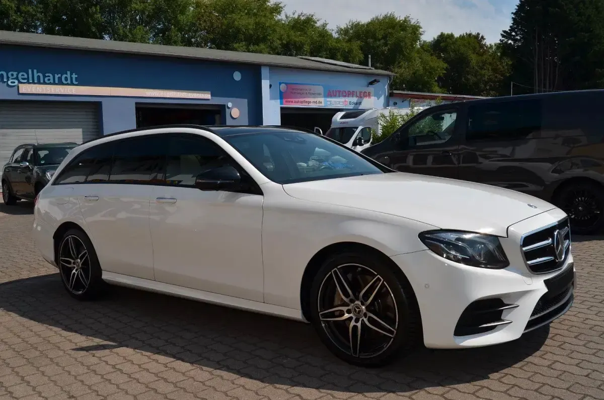 Gebraucht Mercedes E350 AMG line 258 PS (189 kW) 2018 Polarweiss  unilack Kombi