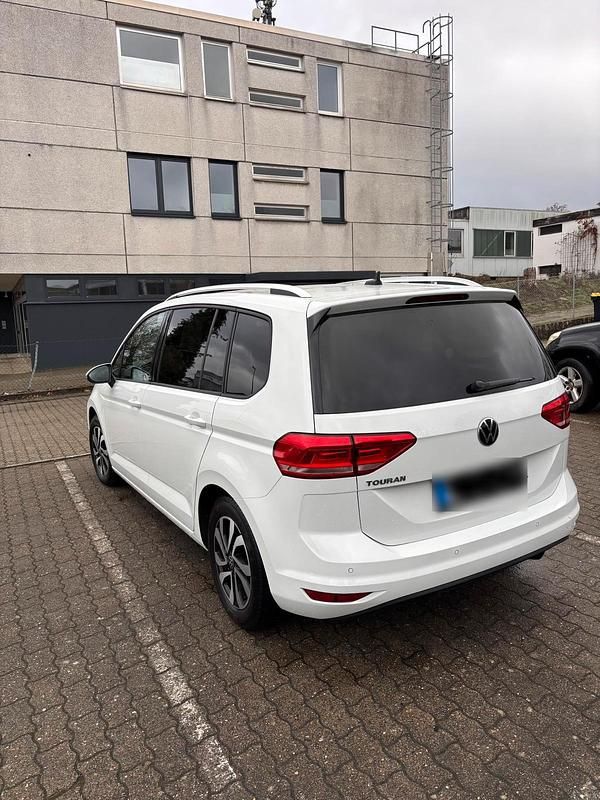 Gebraucht VW Touran Active 150 PS (110 kW) 2021 Weiß Van / Kleinbus