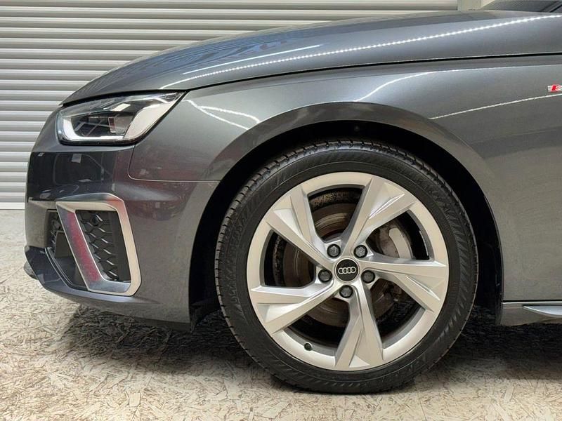 Gebraucht Audi A4 S-Line 204 PS (150 kW) 2023 Grau Kombi