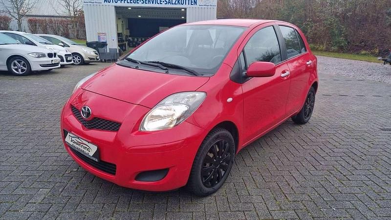 Gebraucht Toyota Yaris Cool 69 PS (50 kW) 2011 Rot Kleinwagen