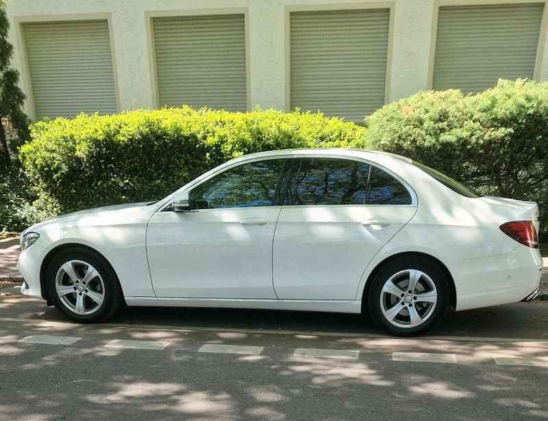 Gebraucht Mercedes E220 Avantgarde 194 PS (142 kW) 2016 Weiß Limousine