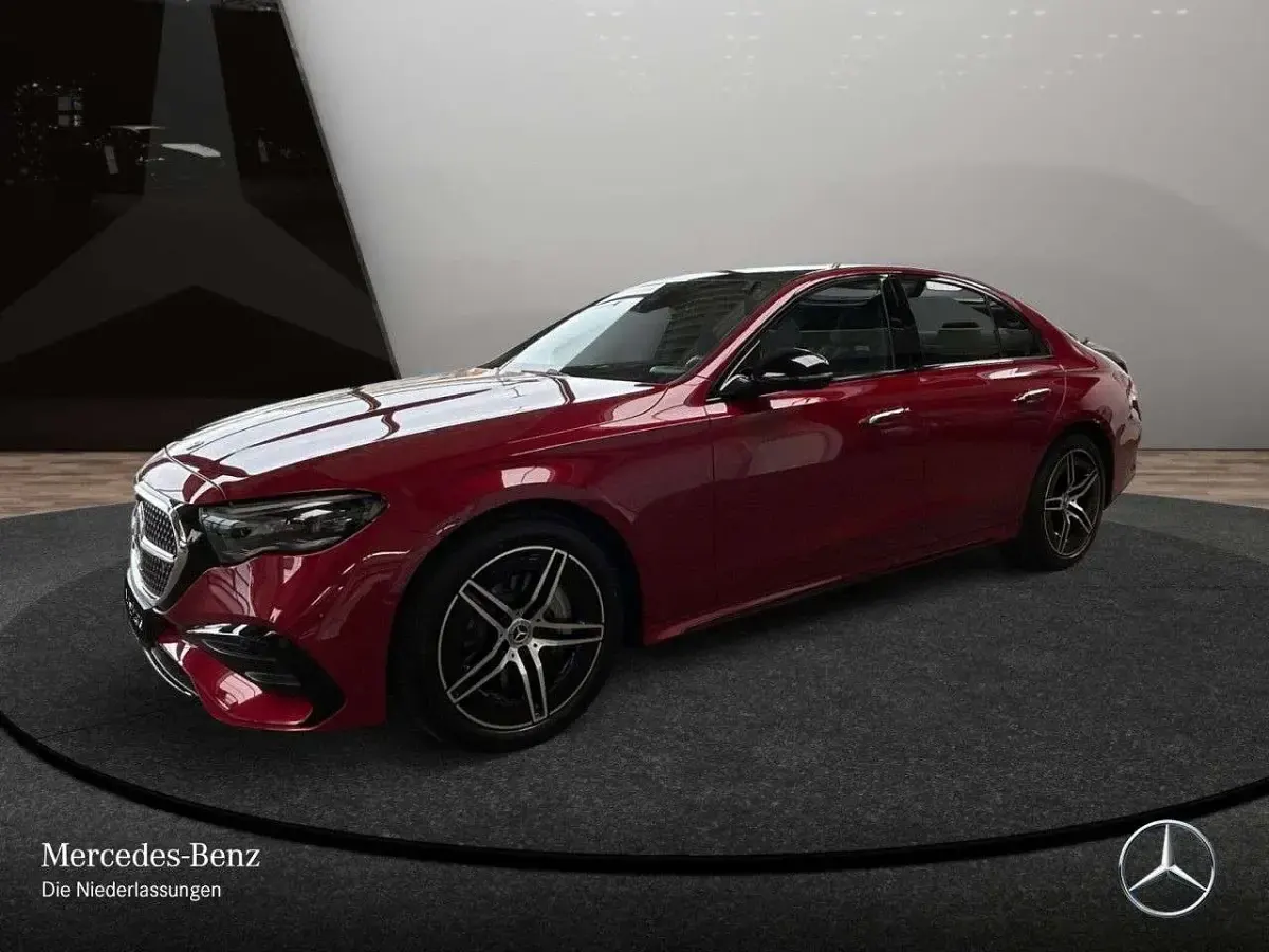 Gebraucht Mercedes E200 AMG 204 PS (150 kW) 2025 Rot Limousine