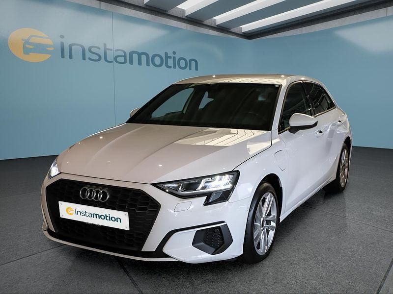 Weiß Gebraucht 2022 Audi A3 Sportback e-tron Limousine | 27.199 € (Etwas zu teuer) - Bild 1/4