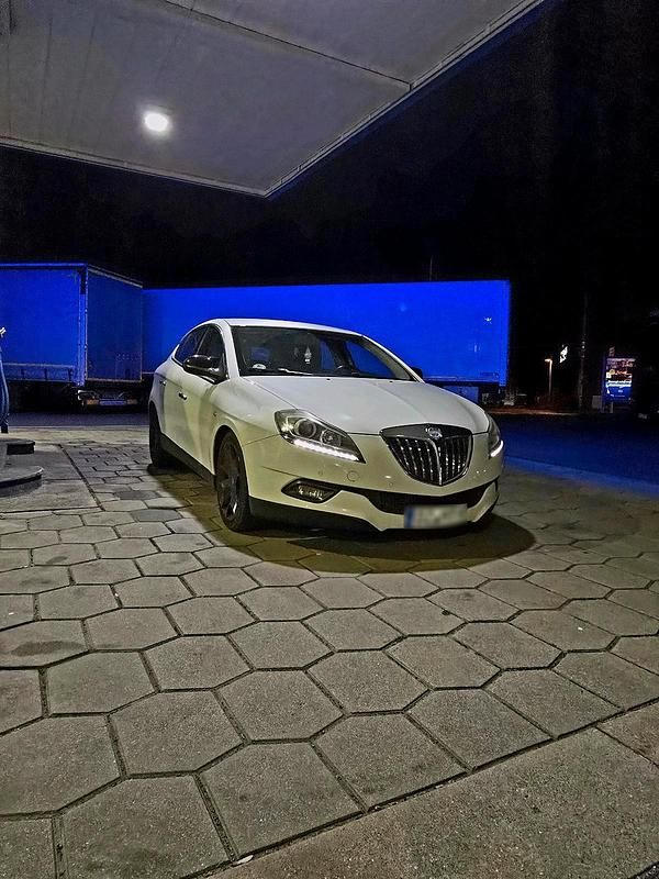 Gebraucht Lancia Delta 120 PS (88 kW) 2012 Weiß Kleinwagen
