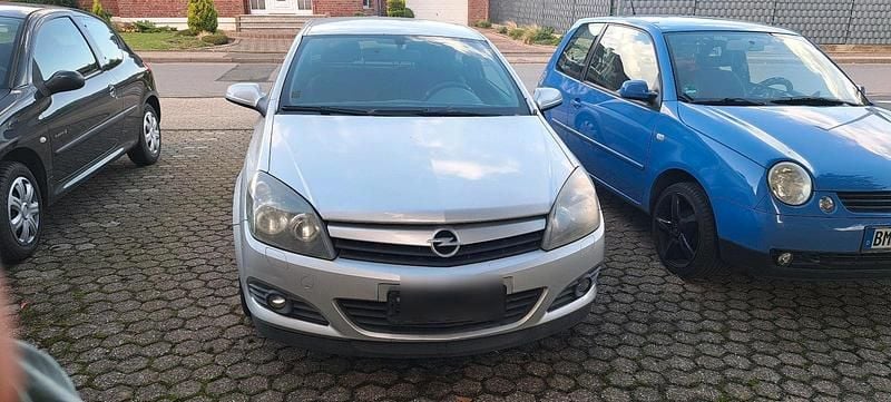 Silber Gebraucht 2005 Opel Astra GTC Limousine | 1.100 € (Superpreis) - Bild 1/4