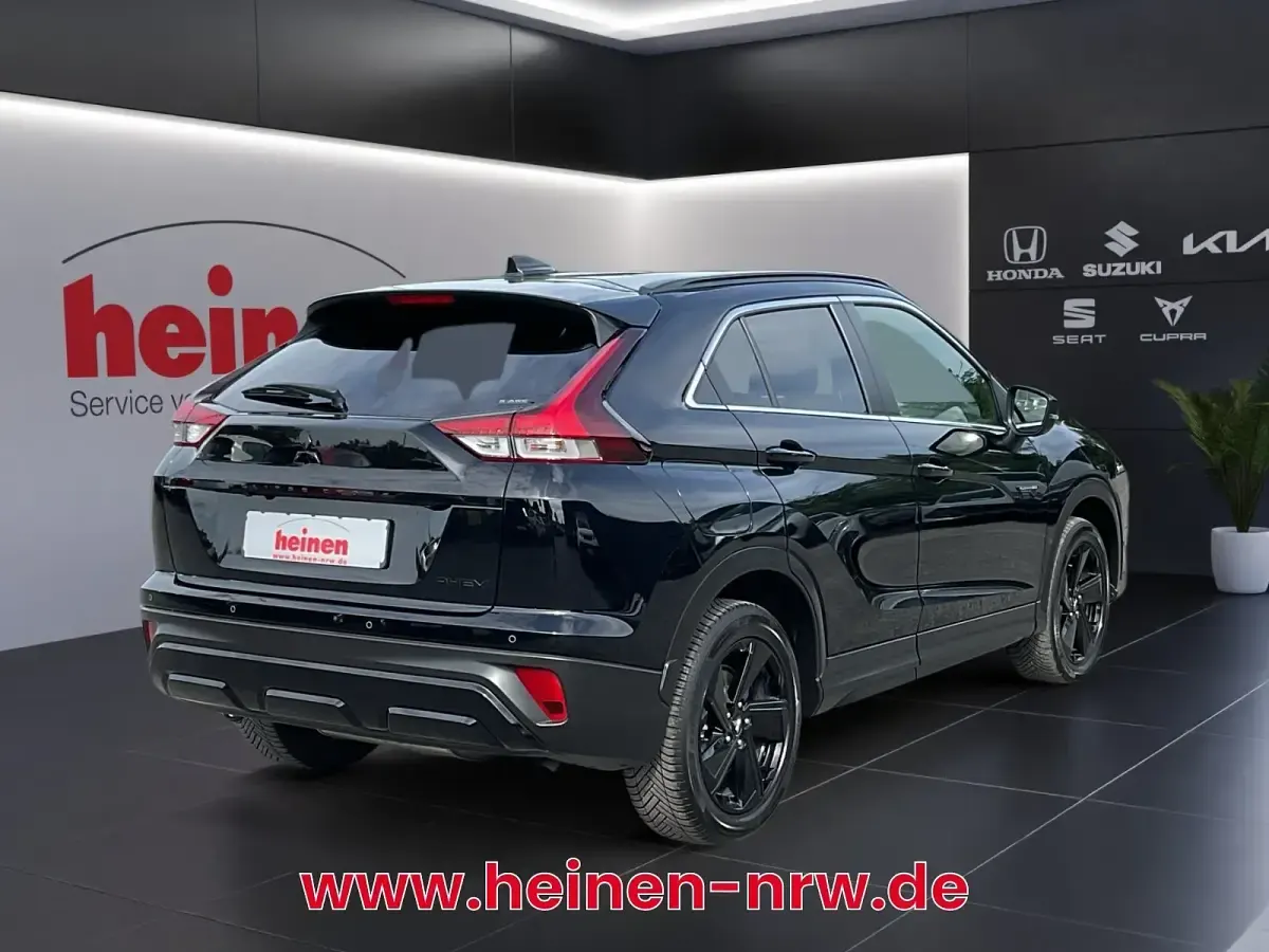 Gebraucht Mitsubishi Eclipse Cross 98 PS (72 kW) 2023 Panther schwarz SUV