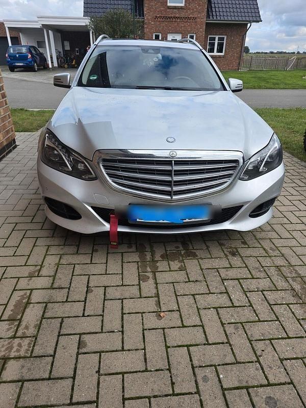 Silber Gebraucht 2016 Mercedes E250 Kombi | 9.999 € (Teuer) - Bild 1/4