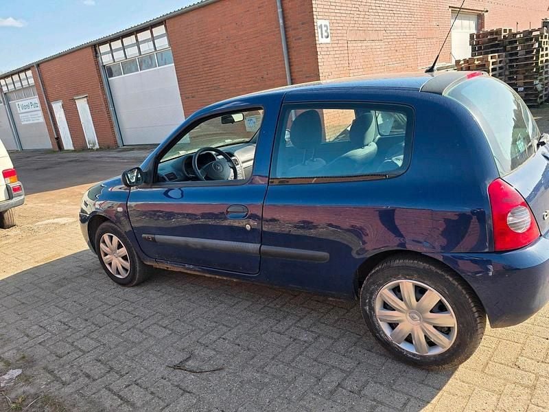 Second-hand Renault Clio II 75 CP (55 kW) 2008 Albastru Hatchback