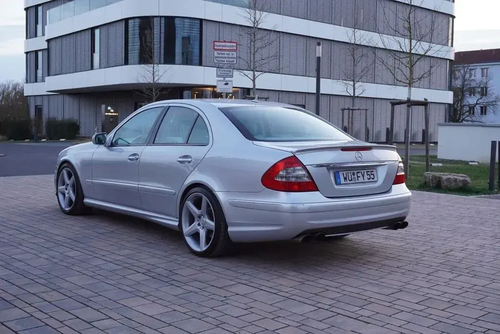Gebraucht Mercedes E500 AMG 387 PS (284 kW) 2007 Silber Limousine