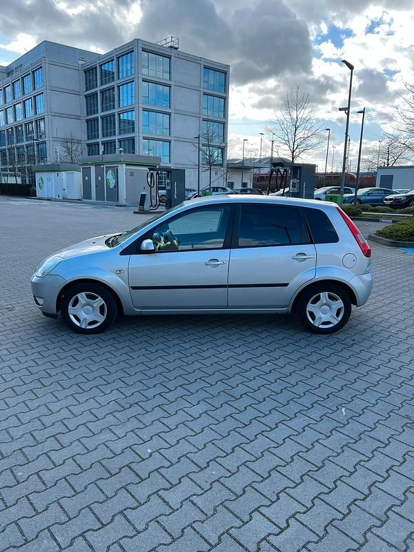 Gebraucht Ford Fiesta 80 PS (58 kW) 2005 Grau Kleinwagen